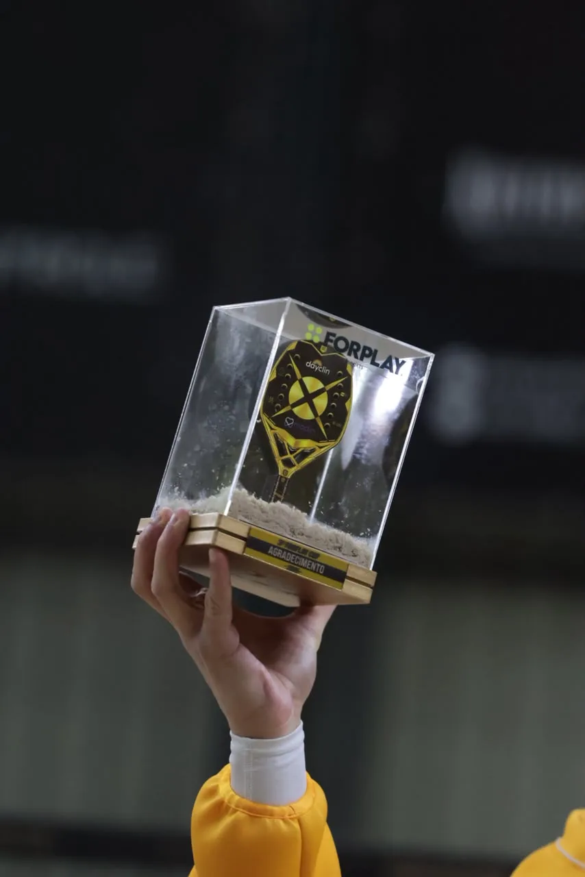 Troféu da Forplay erguido por um campeão